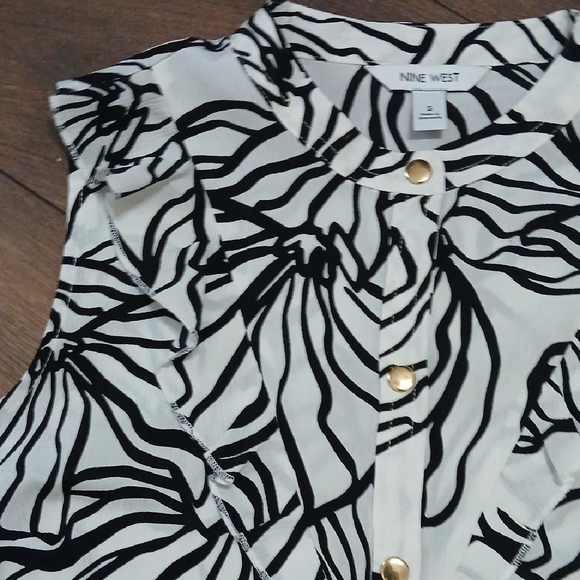♡Nine West Size Small Black White Ruffle Blouse♡ - Picture 8 of 10